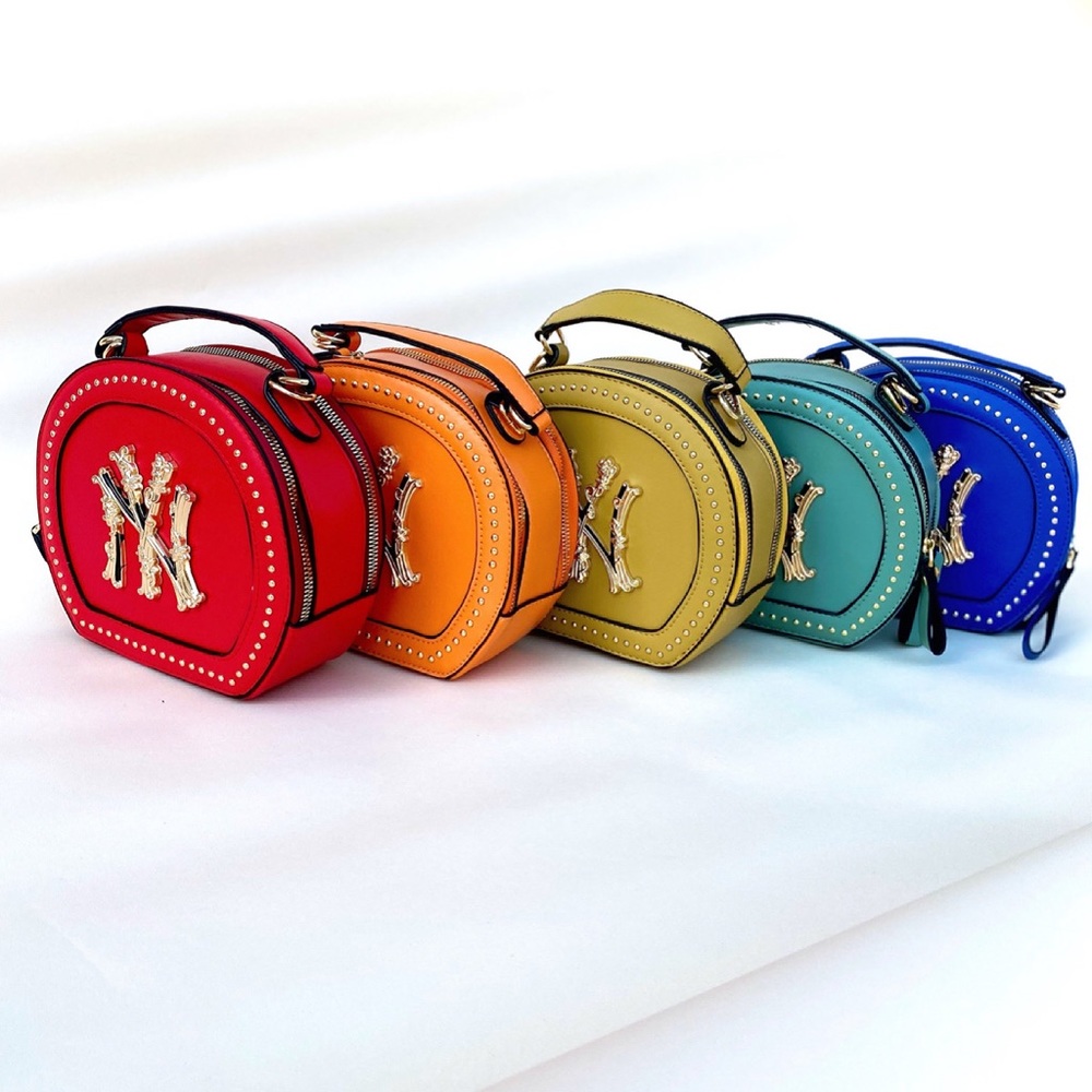 New Yorker purse and hat